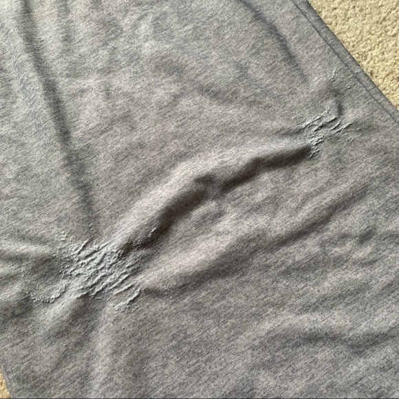 Under Armour | V-Neck Muscle Tank Top | ADULT SMALL - Picture 9 of 9